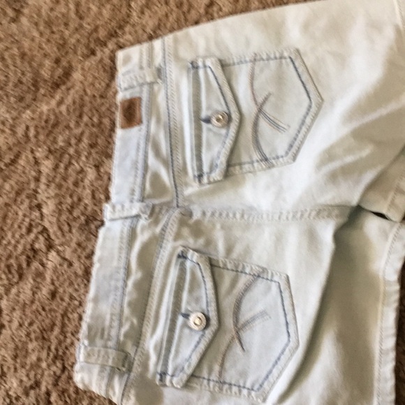 Shorts - Picture 2 of 3